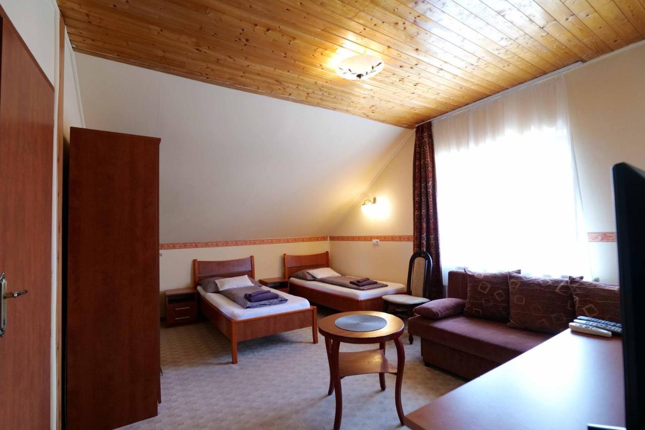 Nyilas Fogado Hotel Nyíregyháza Buitenkant foto