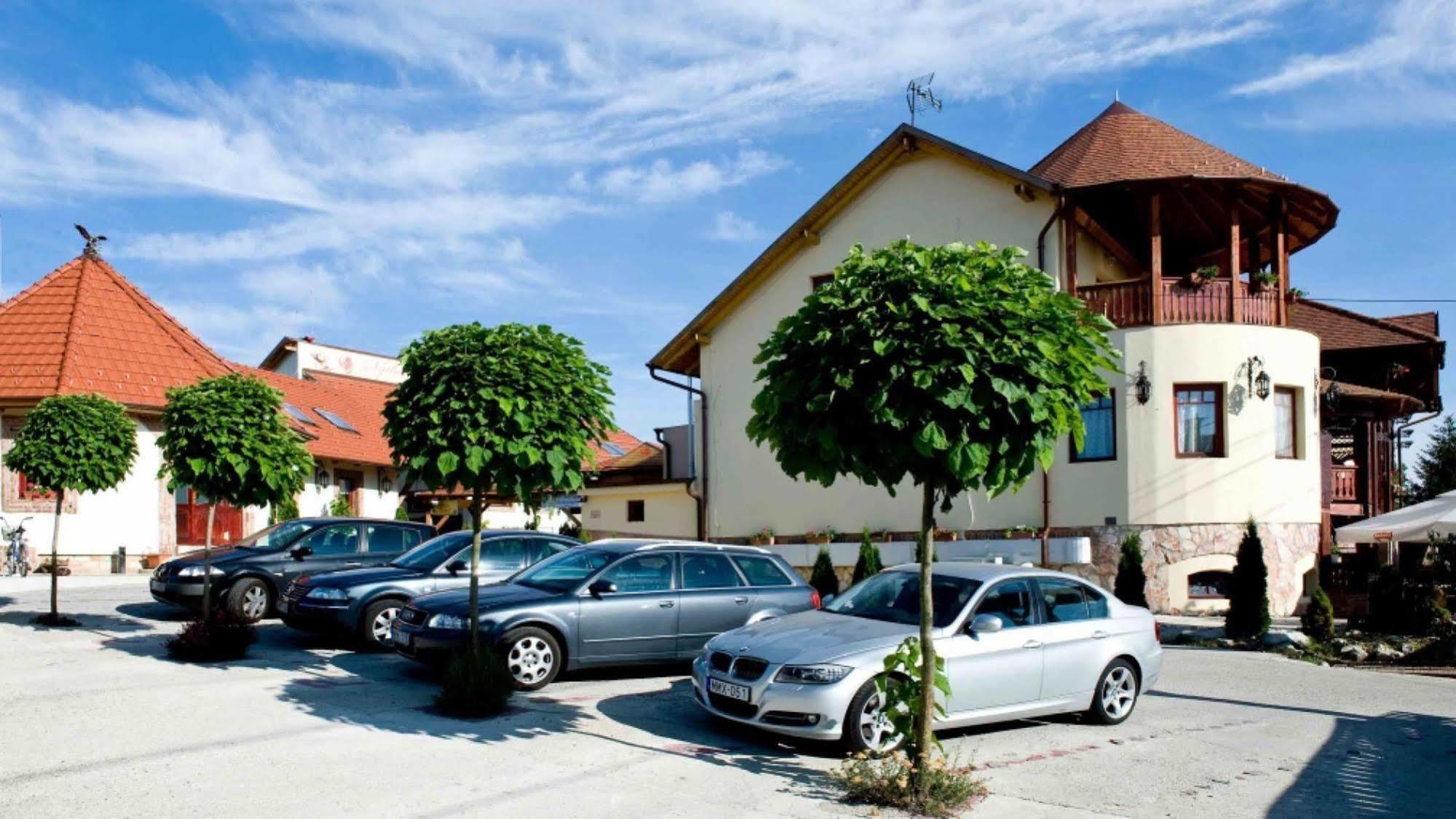 Nyilas Fogado Hotel Nyíregyháza Buitenkant foto