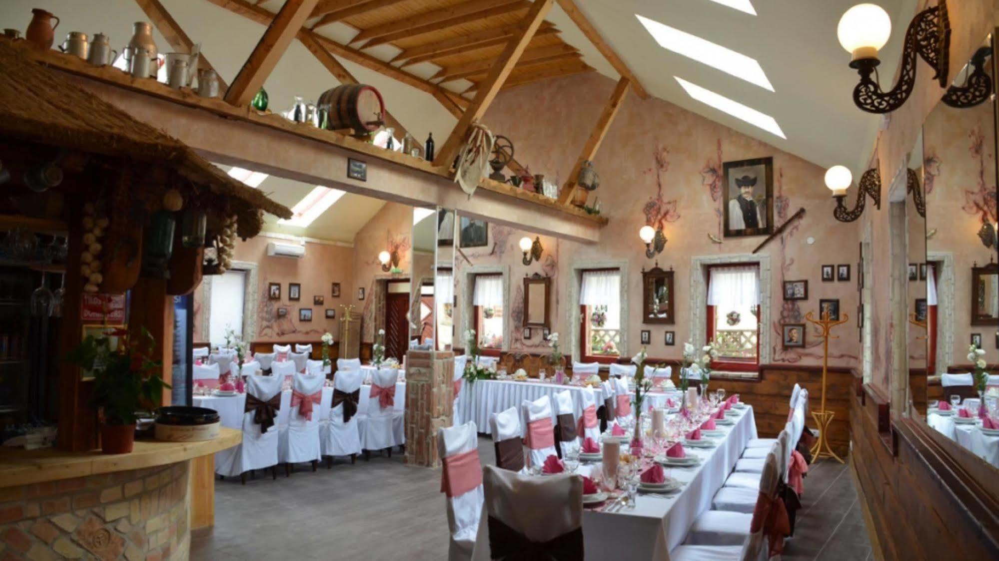 Nyilas Fogado Hotel Nyíregyháza Buitenkant foto