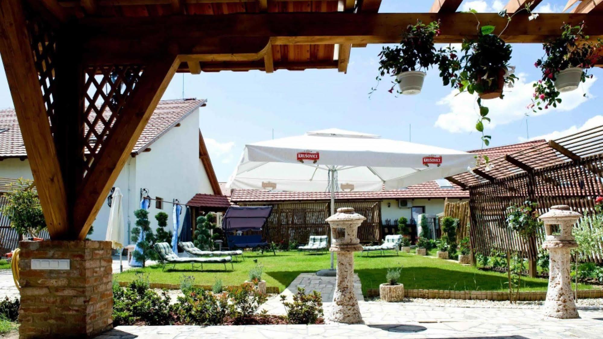 Nyilas Fogado Hotel Nyíregyháza Buitenkant foto